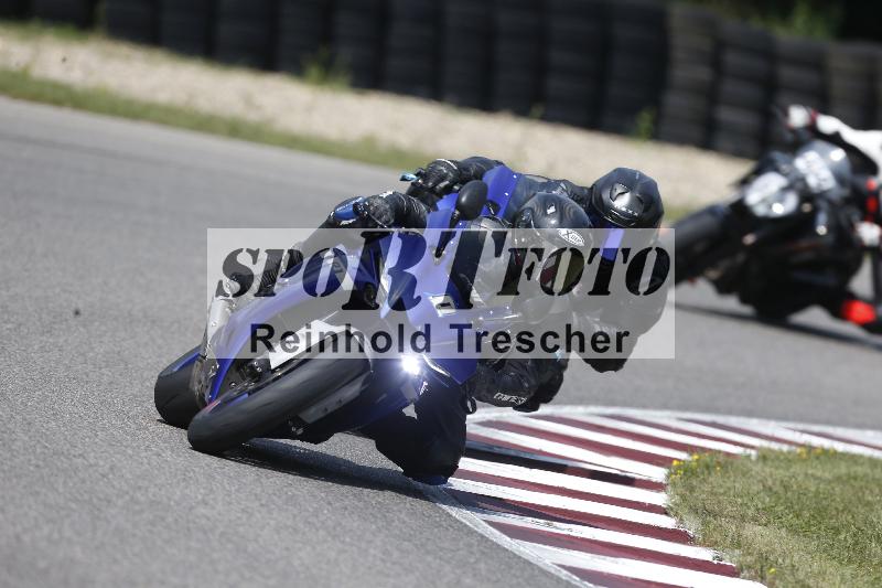 Archiv-2025/49 26.08.2025 Cornu Master School ADR/blau-bleu/0-5